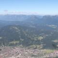 Blick über Mittewald Richtung Garmisch-Partenkirchen