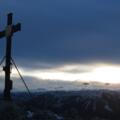 Gipfelkreuz bei Sonnenaufgang