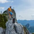 am Gipfel der Roßsteinnadel - Tegernseer Hütte und Buchstein im Hintergrund