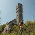 Mountainbiker an der Ameisbergwarte