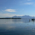 chiemsee-alpenland-tourismus-chiemsee-blauer-himmel-
