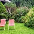 Liegestühle im Garten