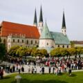 Altgötting: Pilgereinzug am Kapellplatz