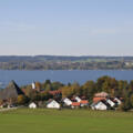 Blick von Breitbrunn über den Ammersee.