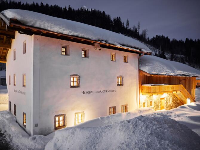 Bergbau- und Gotikmuseum im Winter