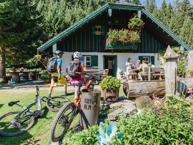 E-Biker auf der Hatzenalm