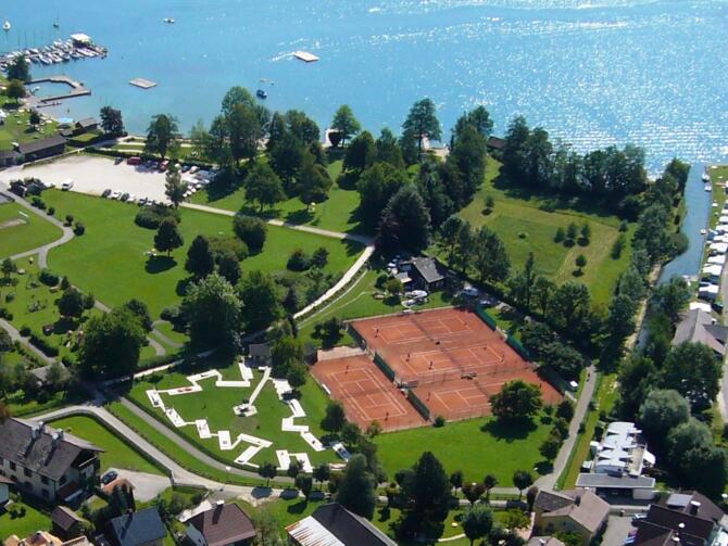 Tennispl\u00e4tze im Freizeitgelaende Unterach