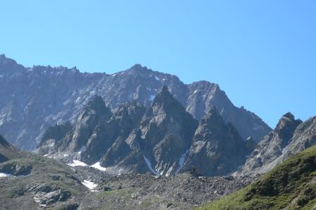 Blick zu den Madatschtürmen und zur Wazespitze