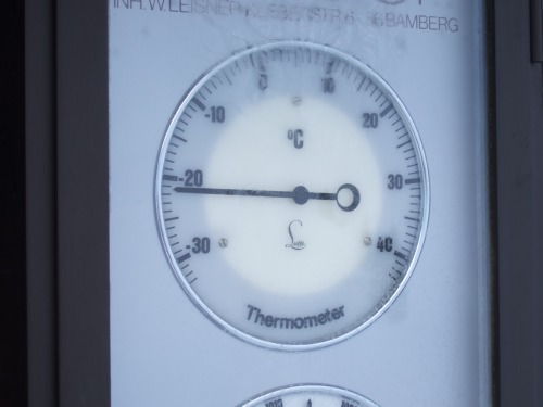 Start bei kühlen 22 Grad unter Null