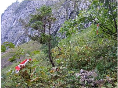 Bänder markieren die letzten Meter zum Steig