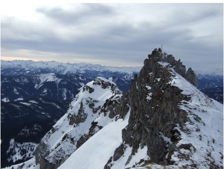 Das Gipfelkreuz am Kampl - kurze Klettereinlage