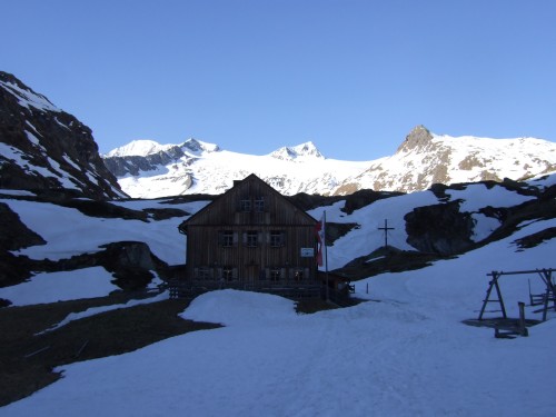 Johannishütte mit Großvenediger im Hintergrund