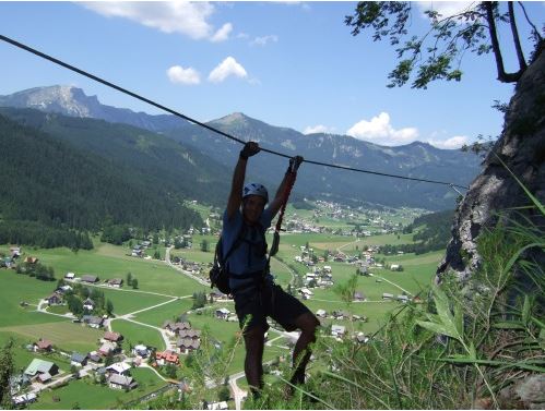 Das Highlight im Steig - die originelle Seilbrücke (B)