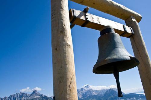 Am Gipfel gibt es auch eine Glocke. Läuten bringt Glück!