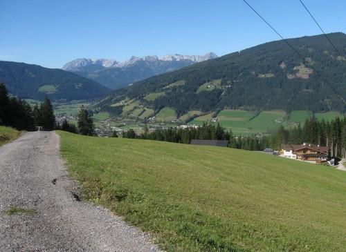 04 – Rechts die „Sonnalm“