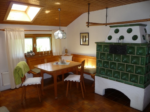 Eckbank mit Kachelofen