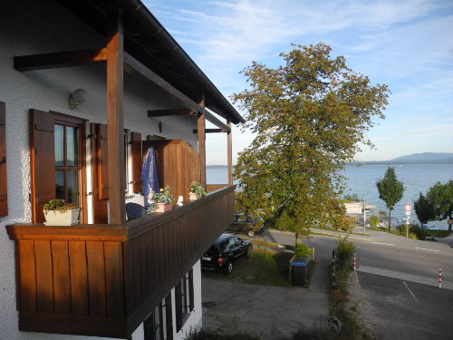 Balkon und Parkplatz