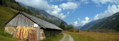 Alte Hütte am Weg