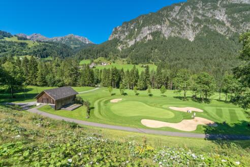 Vorbei am Golfplatz Brand führt der Trail hinaus zum Klostermaisäß.