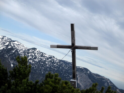Petergupf 1646m, geknicktes Gipfelkreuz (2018)