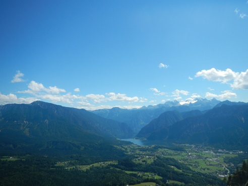 Ausblick auf Hallstätter See und Hoher-Sarstein (1975m)