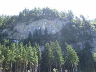 Die nordwestseitige Wand liegt meist im Schatten