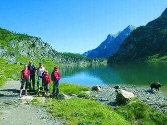 Inmitten der Radstädter Tauern liegt der Tappenkarsee, der größte See der Ostalpen.