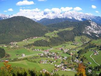 Ausblick auf Forstau im unteren Teil der Wanderung