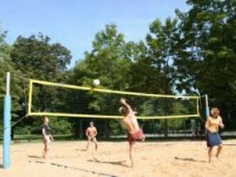 Beachvolleyballplatz im Wellenfreibad