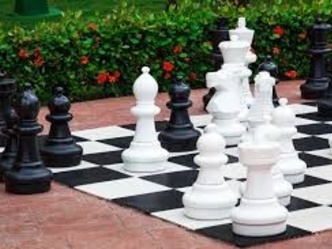 Freilandschach Peißenberg im Büchereigarten