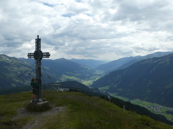 Gipfel erreicht - der Plattenkogel - mit traumhaften Blick ins Salzachtal