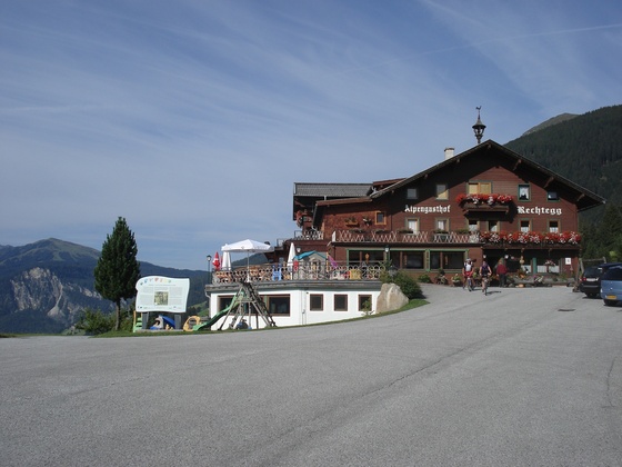 Vorbei am Gasthof Rechtegg
