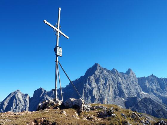 Rötelstein 2247m, mit Torstein, Mitterspitz und Dachstein