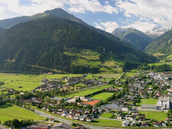 Im Bild: Der Felberberg und dahinter der Zwölferkogel. Rechts davon das Hörndl und der Tauernkogel.