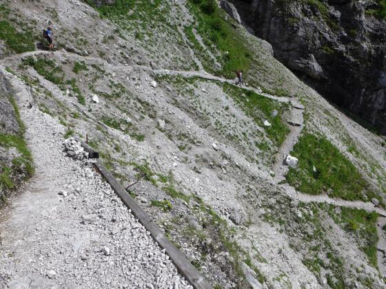 Steile Serpentinen im Aufstieg