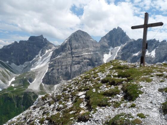 Einfach hinsetzen und diese grandiose Aussicht auf die Tribulaune genießen.