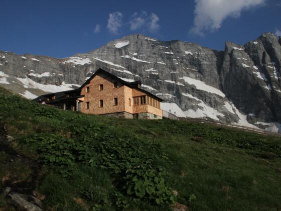 Geraer Hütte mit Schrammacher