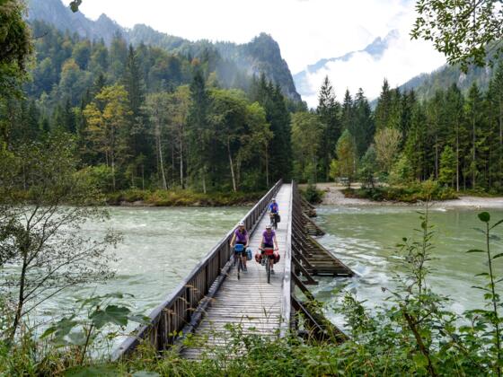 Auf der Ennsbrücke im Nationalpark Gesäuse