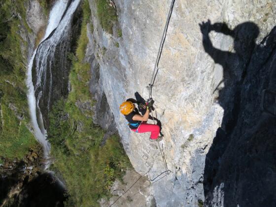 Die Schlüsselpassage des Klettersteigs erreicht den Schwierigkeit D.