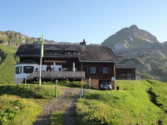 Biberacher Hütte mit Künzelspitze