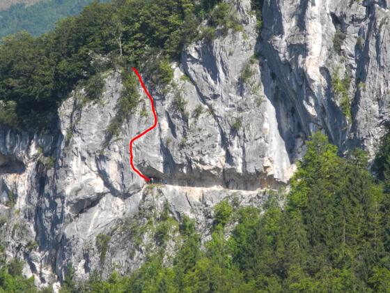 Von der Rathlucken Hütte sieht man den Höhenweg und die Route.