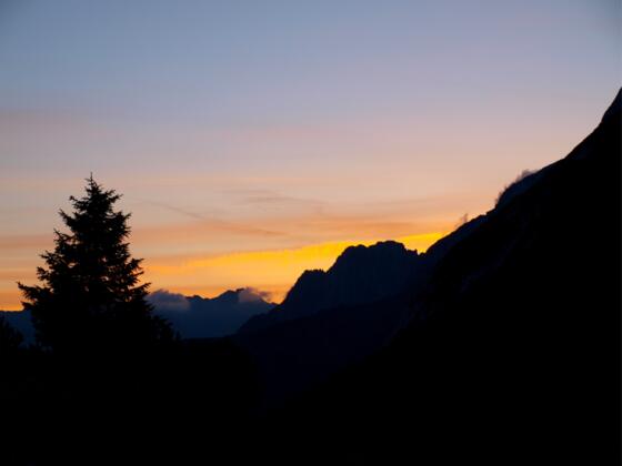 Sonnenaufgang am Wiesenplateau um 1850m