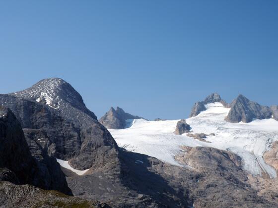 H. Gjaidstein, Dirndln und Hoher Dachstein