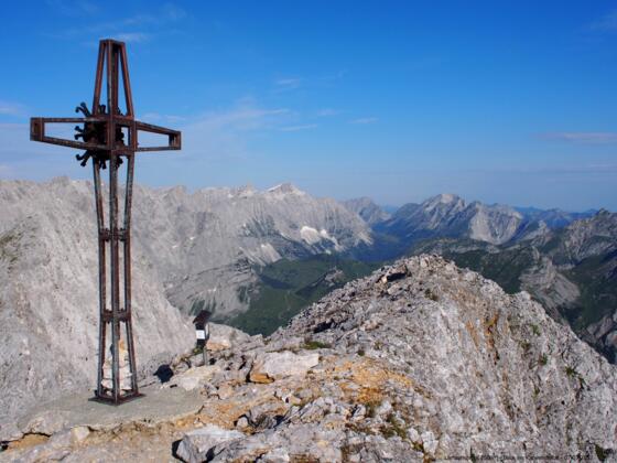 Lamsenspitze 2508m - Blick ins Karwendeltal