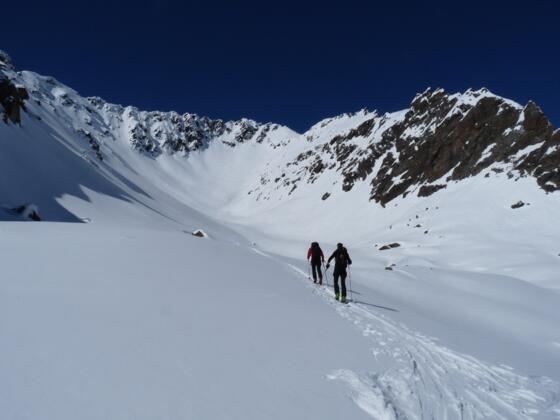 Der letzte kurze sanfte Anstieg durch das Lange Wannenkar, bevor wir steil zum Gipfel aufsteigen.