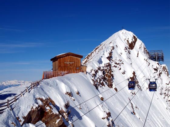 Gefrorene Wandgratbahn-Hütte 3250m.