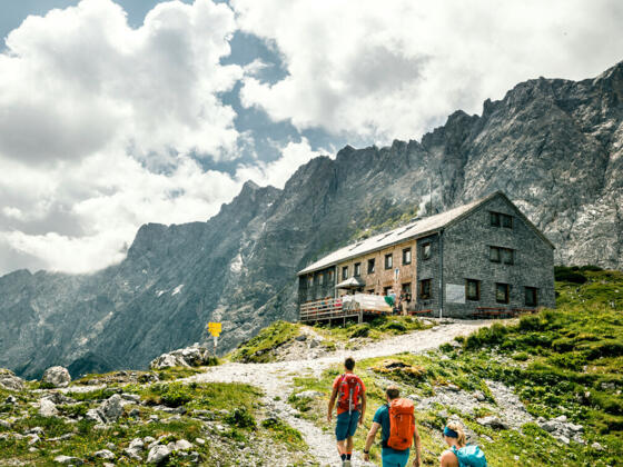 Die Lamsenjochhütte im Karwendel