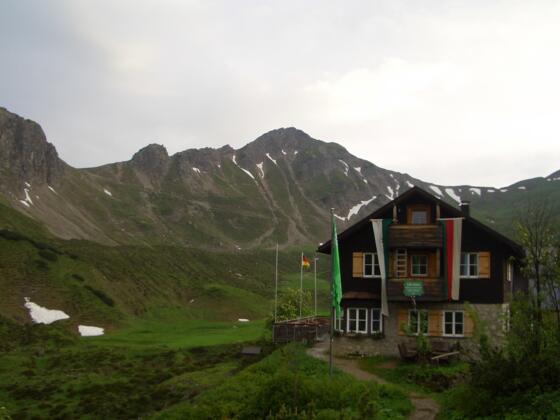 Landsberger Hütte vor Steinkarspitze