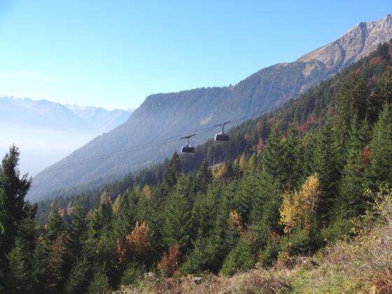 die Seilbahn immer wieder kreuzend
