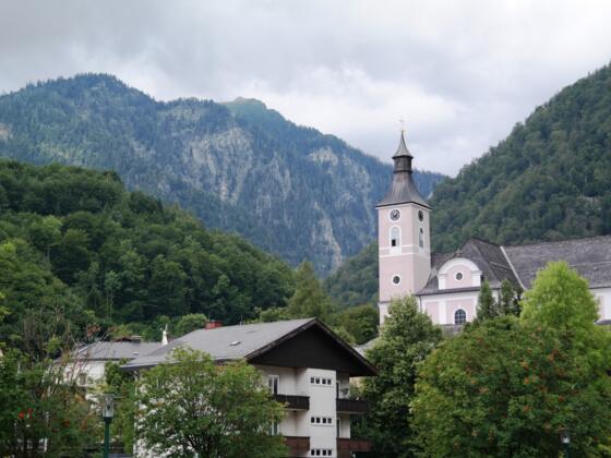 Der Ort Ebensee mit dem Feuerkogel dahinter.